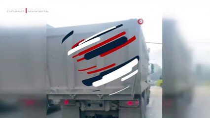 Trafikte tartıştığı adama çekiçle saldırdığı anlar pes dedirtti!