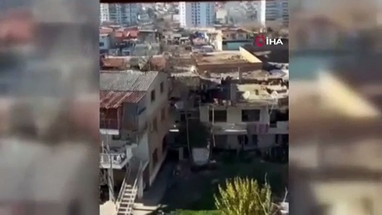 İzmir'de sokak ortasındaki silahlı çatışma kamerada