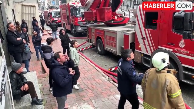FATİH'te Çanta Deposunda Yangın Çıktı