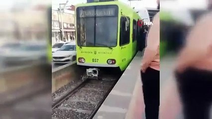 Bursa Metrosunda Poşet Engeli: Seferler Yarım Saat Durdu 🚌