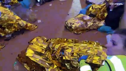 شاهد: من بينهم العرسان.. انهيار أرضية في حفل زفاف وإصابة 35 شخصا