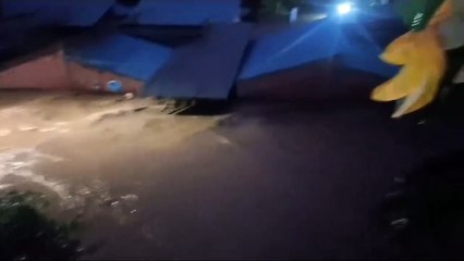 La localidad de Tipuani en La Paz se vio inundada tras la ruptura de los diques de contención
