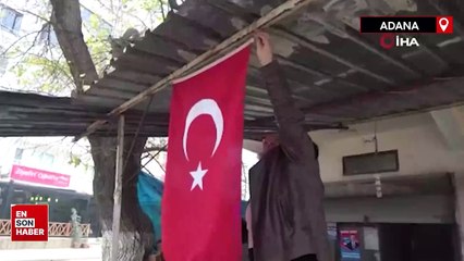 Kozan’da esnaflar iş yerlerini Türk bayrakları ile donattı
