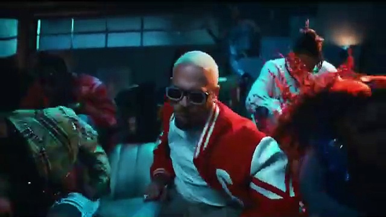Ciara,_Chris_Brown_-_How_We_Roll
