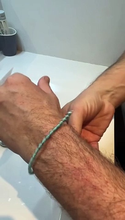 Attachée facilement vos bracelets seul