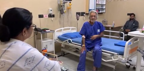 হাসপাতালের বেডে বসেই 'বাংলার গান' গাইলেন প্রতুল মুখোপাধ্যায়, গলা মেলালেন মুখ্যমন্ত্রী