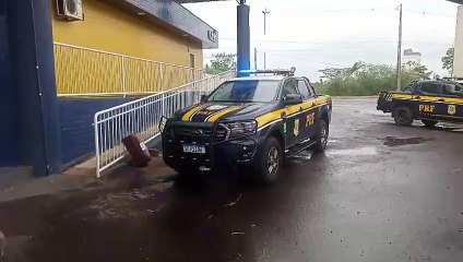 PRF dá ordem de para a condutor de Hilux furtada, mas ele foge e cai em ribanceira