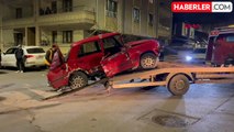 Sivas'ta Otomobil Kazası: 1'i Ağır, 5 Kişi Yaralandı