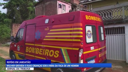 Mulher grávida e duas crianças sob a mira da faca de um homem
