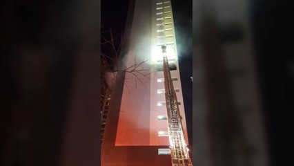 경북 영천시 아파트에서 불...주민 4명 연기흡입 / YTN