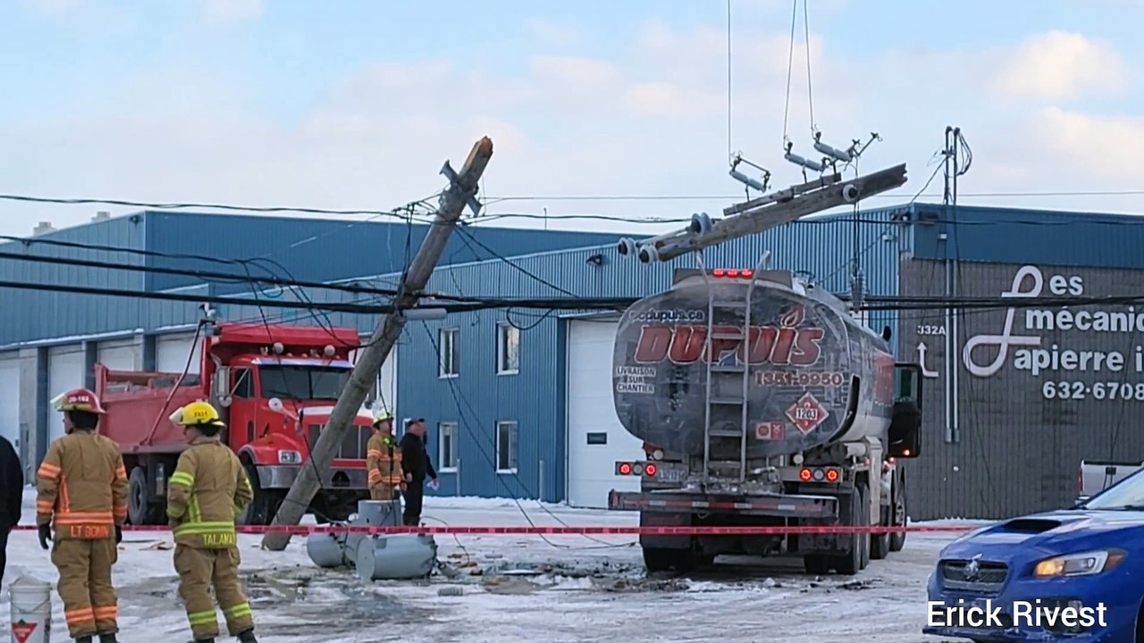 Fils électriques accrochés à Candiac (Le Reflet - Erick Rivest)