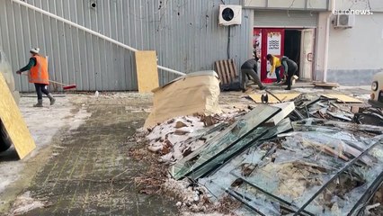 أوكرانيا: إصابة أربعة أشخاص بعد تسجيل عملية إطلاق أكثر من مائة صاروخ في خيرسون