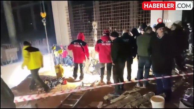 Toprak altında kalan işçiler için umutlu bekleyiş