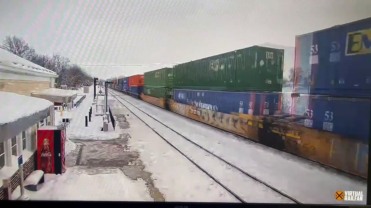 UP 8259 Leads Eastbound Intermodal Train Passes Through La Plata Missouri