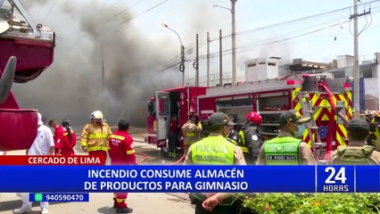 Cercado de Lima: incendio consume almacén de maquinarias de gimnasio