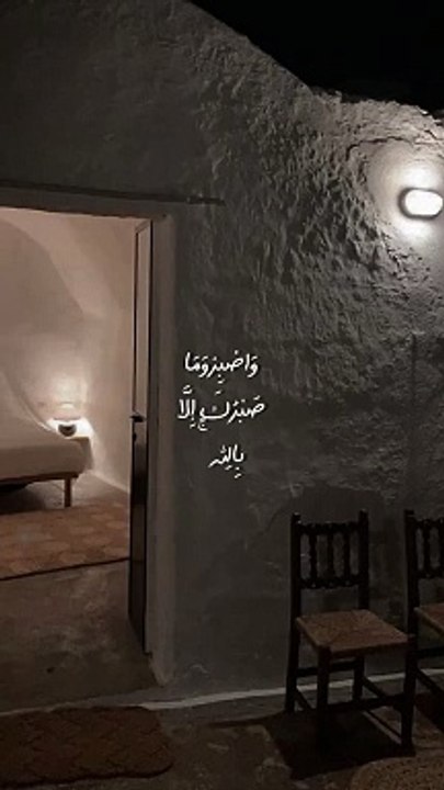 وَلَا تَحْسَبَنَّ اللَّهَ غَافِلًا عَمَّا يَعْمَلُ الظَّالِمُونَ ۚ إِنَّمَا يُؤَخِّرُهُمْ لِيَوْمٍ تَشْخَصُ فِيهِ الْأَبْصَارُ