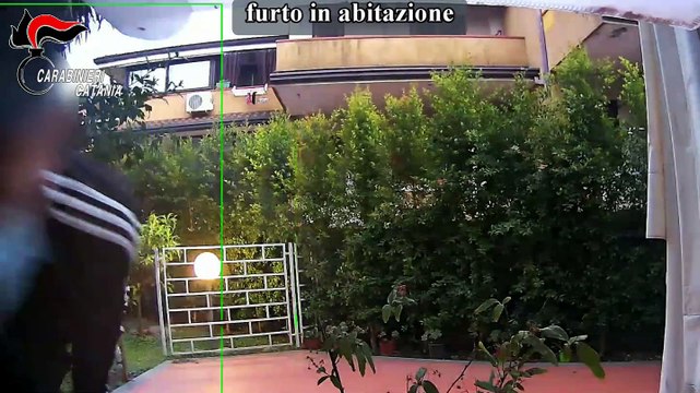 Furti in 12 abitazioni nel Catanese, sgominata una banda di ladri