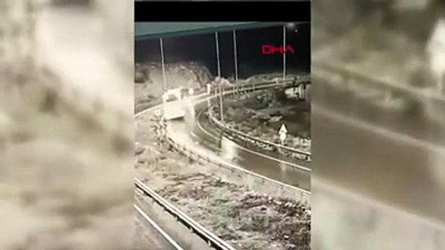 Mersin'de yolcu otobüsü devrildi 9 ölü, 30 yaralı