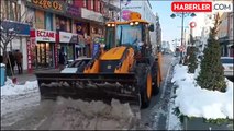 Van'da karla mücadele çalışması devam ediyor