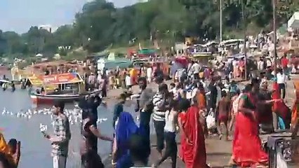 मकर संक्रांति पर नर्मदा तटों पर उमड़ी भीड़