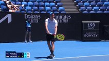 A la Nadal : Valkusz claque un smash dos au court qui a fait du bruit