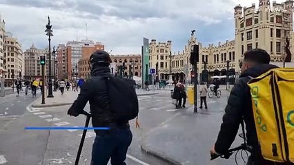 Βαλένθια: Ηλεκτρικά σκούτερ μόνο με δίπλωμα οδήγησης και ασφάλεια