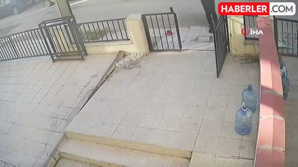 Damacana Üzerinde Duran Su Parasına Göz Dikti... Hırsızlık Anları Kamerada