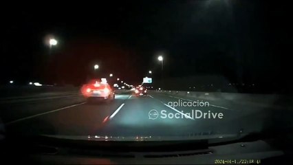 Buscan a un conductor kamikaze que huyó a pie tras chocar contra un taxi en la A-1