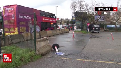 Bağdat Caddesi girişinde trafik kilitlendi: Metro engeli esnafı isyan ettirdi