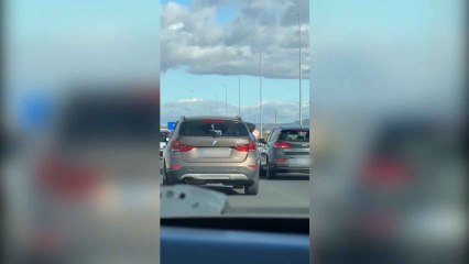 Enseña el culo desde un coche que circulaba por la autovía A-2