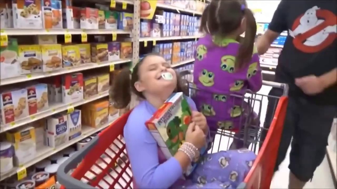 Bad Baby Real Food Fight Victoria Vs. Annabelle & Freak Daddy Toy Freaks