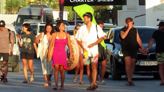 Aitana reacciona con una sonrisa a los rumores de romance con el modelo Biel Juste