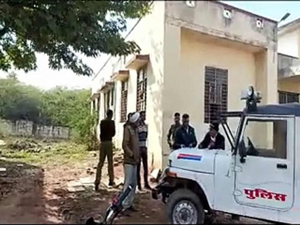 बाड़े की जगह के विवाद को लेकर दो पक्ष आपस में भिड़े, एक की मौत, चार घायल-video