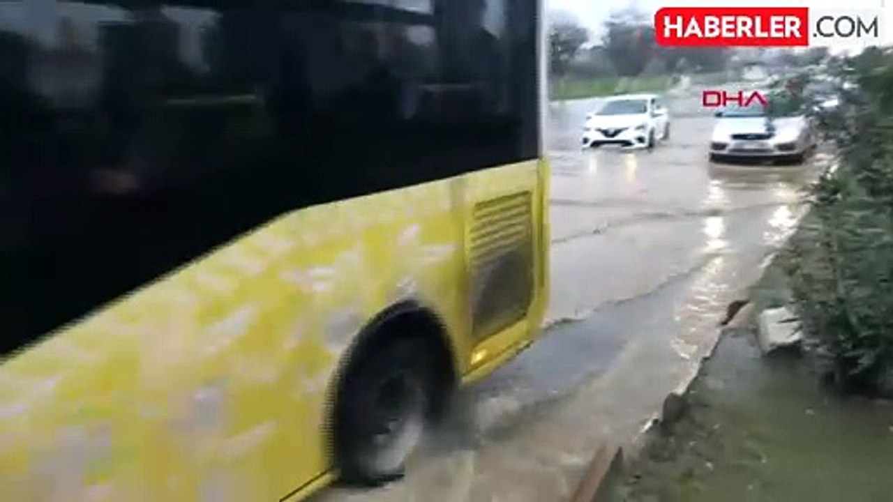 Aydın'da Sağanak Yağış Nedeniyle Cadde ve Sokaklar Göle Döndü