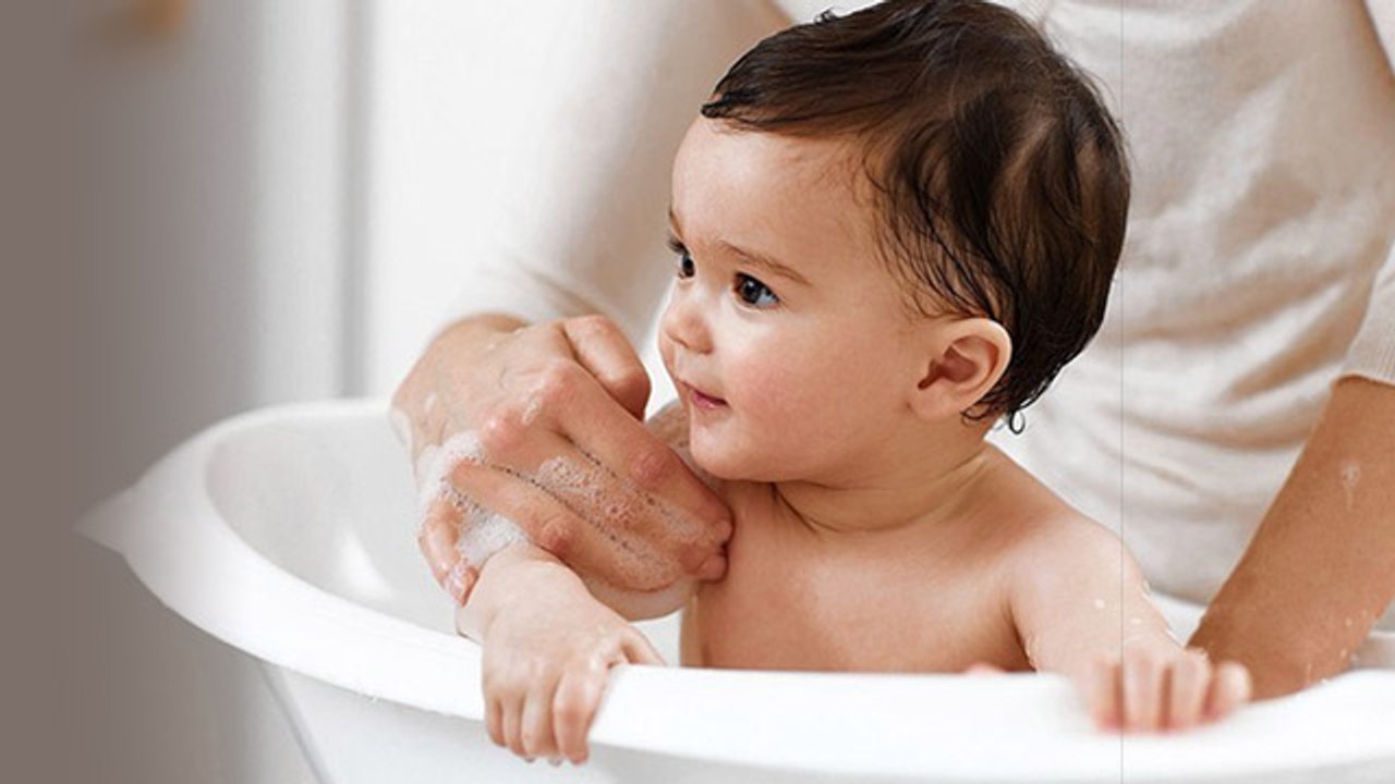 Baby Ko Sardi Me Nahana Chahiye Ya Nahi | sardi me baccho ko kaise Nahlaye