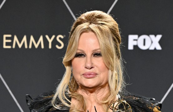 Jennifer Coolidge thanks 'evil gays' for Emmy Award win