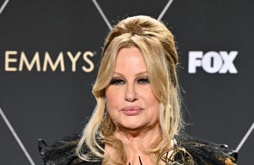 Jennifer Coolidge thanks 'evil gays' for Emmy Award win