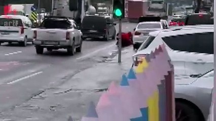 Cadde ortasında gasp kamerada