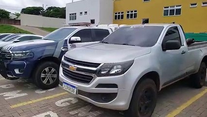Dirigindo caminhonete com alerta de apropriação indébita, homem é preso por receptação