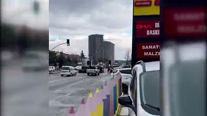 Esenyurt'ta cadde ortasında silahlı gasp
