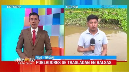 Los afectados por la inundación en Tipuani usan "balsas" para llegar hasta sus viviendas