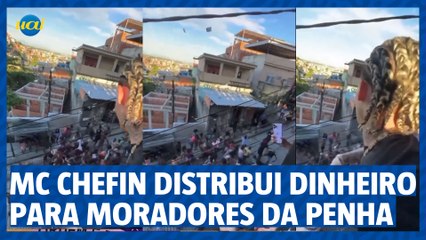 MC Chefin distribui dinheiro para moradores do Complexo da Penha, no Rio