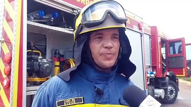 Motorista fica em estado grave após colisão entre carro e caminhão na PR-323 2