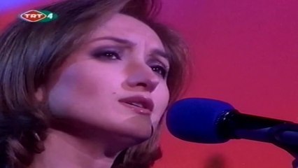 Çiğdem Yarkın / Gurbet o kadar acı ki ne varsa içimde