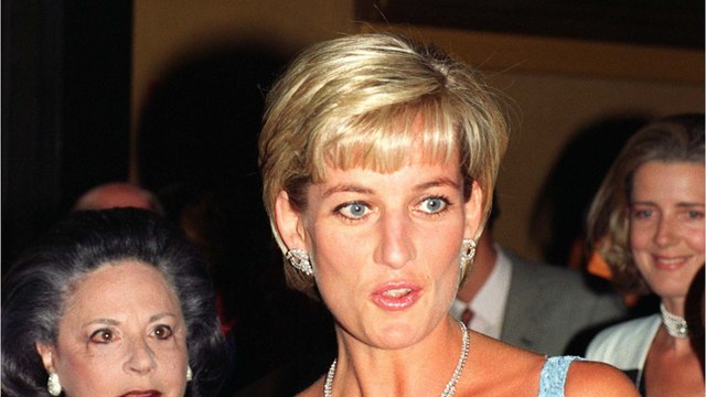 GALA VIDEO - The Crown : les costumes et accessoires de la série vendus aux enchères, à quoi servira l’argent récolté ?