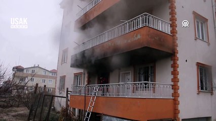 Uşak'ta apartmanda çıkan yangında bir kişi dumandan etkilendi