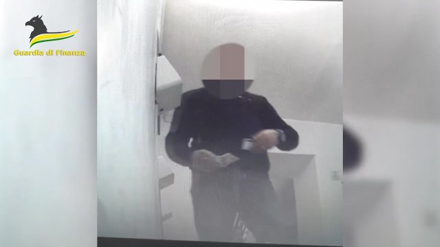 Aversa (CE) - Dipendenti comunali assenteisti: un arresto e 12 divieti di dimora (16.01.24)