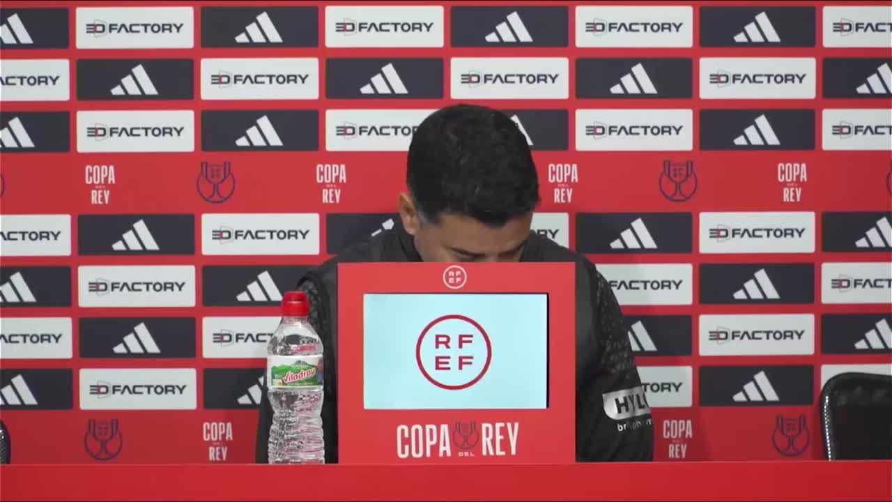 Rueda de prensa de Míchel Sánchez en la previa del Girona vs. Rayo ...