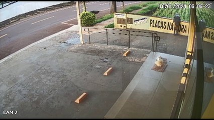 Câmera flagra vandalismo no Santo Onofre
