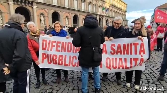 Autonomia, a Napoli protesta in piazza del Plebiscito: ? una mazzata al Sud